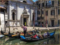 Gondoles à Santa Maria Formosa à Venise