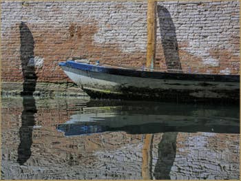 Reflets Vénitiens sur le Rio del Pestrin Paradiso, dans le Sestier du Castello à Venise.