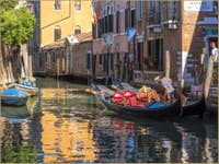 Gondoles sur le Rio de San Giacomo dall'Orio à Venise