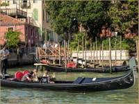 Gondoles sur le Grand Canal de Venise à l'Accademia