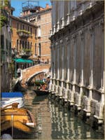Le Rio et l'église dei Miracoli à Venise