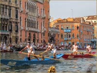 Régate Féminine Regata Storica sur le Grand Canal à Venise