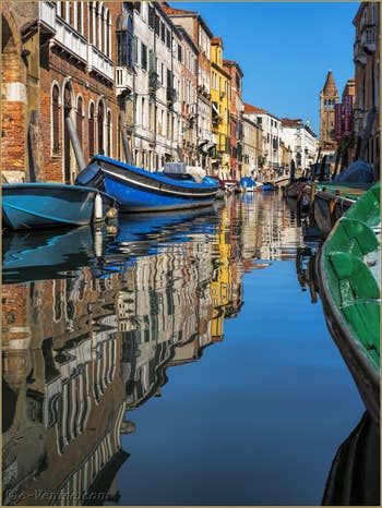 Reflets sur le Rio de San Barnaba, dans le Dorsoduro à Venise.