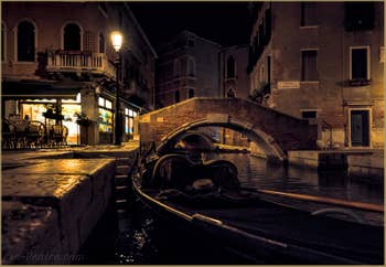 Venise la nuit : Gondole sur le Rio dei Miracoli, dans le Cannaregio à Venise.
