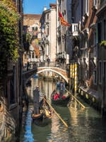 Gondoles sur le Rio Borgoloco à Venise