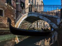 Gondole sur le Rio de San Severo à Venise