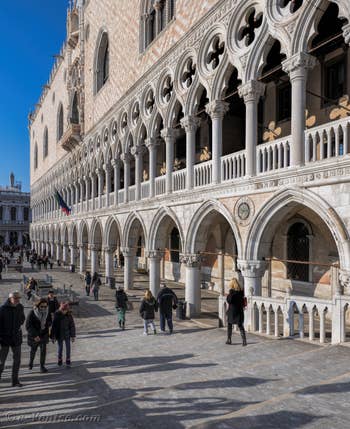 La Façade du Palais des Doges à Venise.
