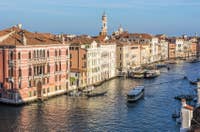 Le Grand Canal de Venise et le palazzo Fontana