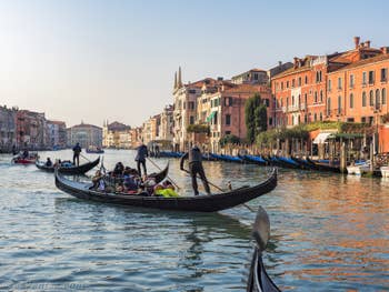Le Grand Canal de Venise et le palazzo Fontana.