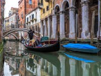 Gondole sur le Rio de San Zan Degola à  Venise