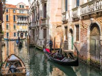 Gondoles Rio de Borgoloco à Venise