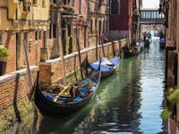 Gondoles sur le Rio del Vin à Venise