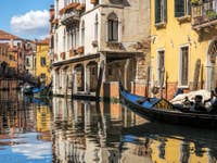 Gondole sur le Rio Priuli Santa Sofia à Venise
