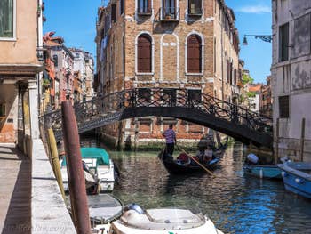 Gondole Pont dei Conzafelzi Tetta, dans le Castello à Venise.