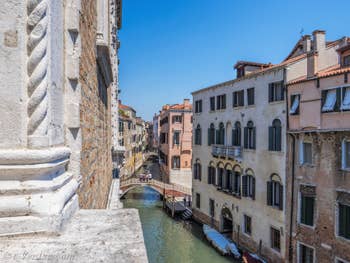 Le Rio et le pont de la Fava à Venise.