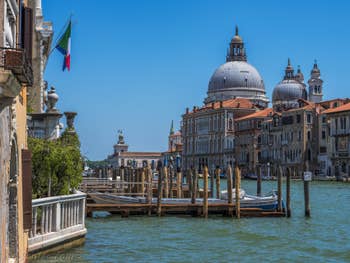Le Grand Canal et l'église de la Salute à Venise.