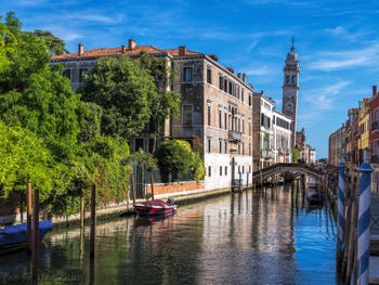 Der Kampanile dei Greci auf dem Rio San Lorenzo, im Castello in Venedig