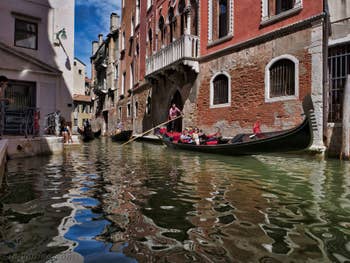 Gondoles Rio del Mondo Novo au pont Pasqualigo, dans le Castello à Venise.