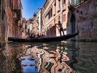 Gondole et Reflets Rio dei Barcaroli à Venise