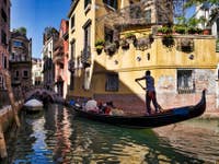 Gondoles Rio de San Provolo à Venise