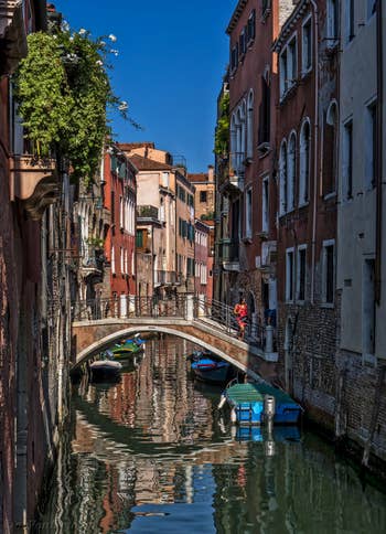 Le pont et le Rio del Malpaga, dans le Dorsoduro à Venise.
