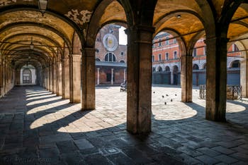 Le Campo San Giacomo de Rialto dans le Sestier de San Polo à Venise pendant le confinement du Covid-19