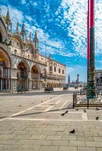 Venezia Deserta, la Basilica e la Piazza San Marco durante il lockdown del Covid-19 Coronavirus a Venezia