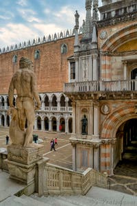 L'escalier des Géants et la cour du Palais des Doges de Venise.