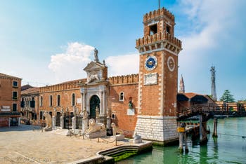 Les lions de l'Arsenal de Venise dans le Sestier du Castello