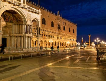 Les soirs de Venise en novembre, la basilique Saint-Marc et le Palais des Doges.