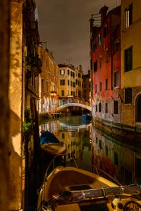 Les nuits de Venise, le Rio et le pont dei Santi Apostoli dans le Cannaregio.