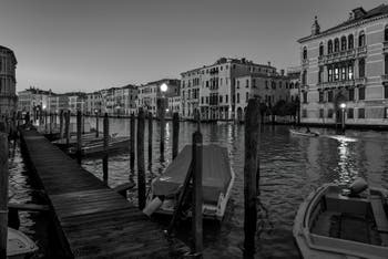 Le Grand Canal de Venise avec à droite le Palais Fontana.