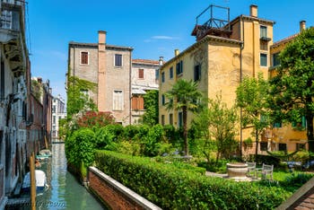 Le jardin privé de l'appartement Ca' Fortuny en location dans le Sestier de Saint-Marc à Venise