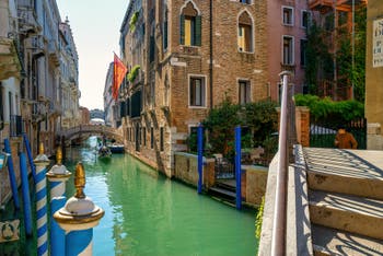 Le pont dei Consorzi et le pont des Soupirs sur le Rio de Palazzo o de la Canonica dans le Sestier de Saint-Marc à Venise.