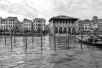 La Pescaria, le marché aux poissons du Rialto sur le Grand Canal de Venise