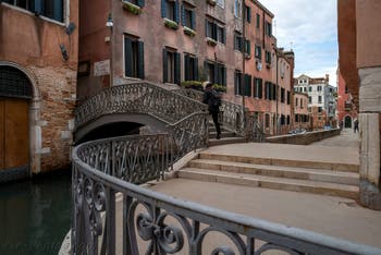Le pont et la Fondamenta dei Sartori dans le Cannaregio à Venise