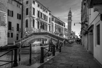 Le pont Lion, la Fondamenta San Lorenzo et le Campanile dei Greci dans le Sestier du Castello à Venise