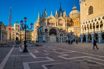 Dentelles de Pierre : la Tour de l'Horloge, la Basilique Saint-Marc et le Palais des Doges à Venise.