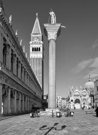 La Piazzetta, le Campanile et la Basilique Saint-Marc à Venise.