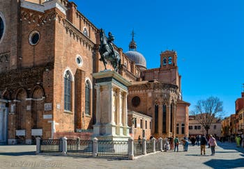 Le Campo Santi Giovanni e Paolo et la statue du Colleoni, dans le Castello à Venise.