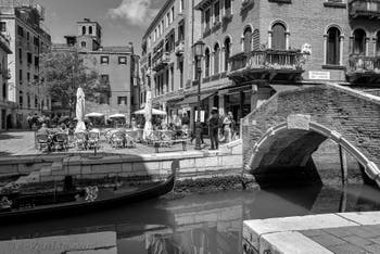 Le Campo et le pont Santa Maria Nova dans le Cannaregio à Venise.