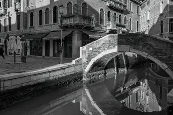 Le Rio dei Miracoli et le pont de Santa Maria Nova dans le Cannaregio à Venise.