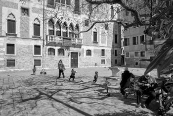 La vie des Vénitiens sur le Campo Bandiera e Moro Bragora dans le Castello à Venise.