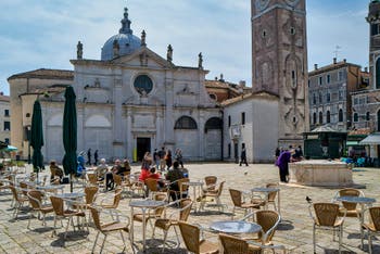 Le Campo et l'église Santa Maria Formosa dans le Castello à Venise.
