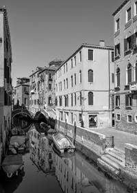 Le Rio del Mondo Novo et la Fondamenta dei Preti et son pont dans le Castello à Venise.