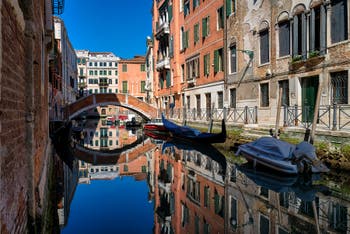 Le Rio de San Severo et le pont Novo dans le Castello à Venise.
