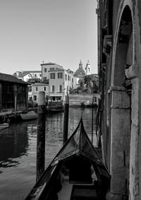 Gondole sur le Rio dei Ognissanti, au fond la Fondamenta Nani, dans le Dorsoduro à Venise.