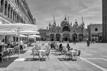 La Place Saint-Marc et sa Basilique à Venise.