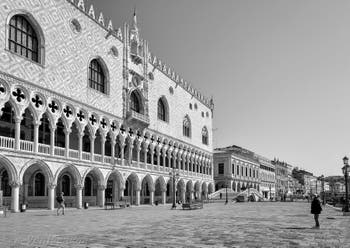 Le Palais des Doges de Venise et le pont de la Paglia.