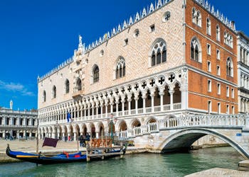 Der Dogenpalast und die Paglia-Brücke in St. Markus in Venedig.